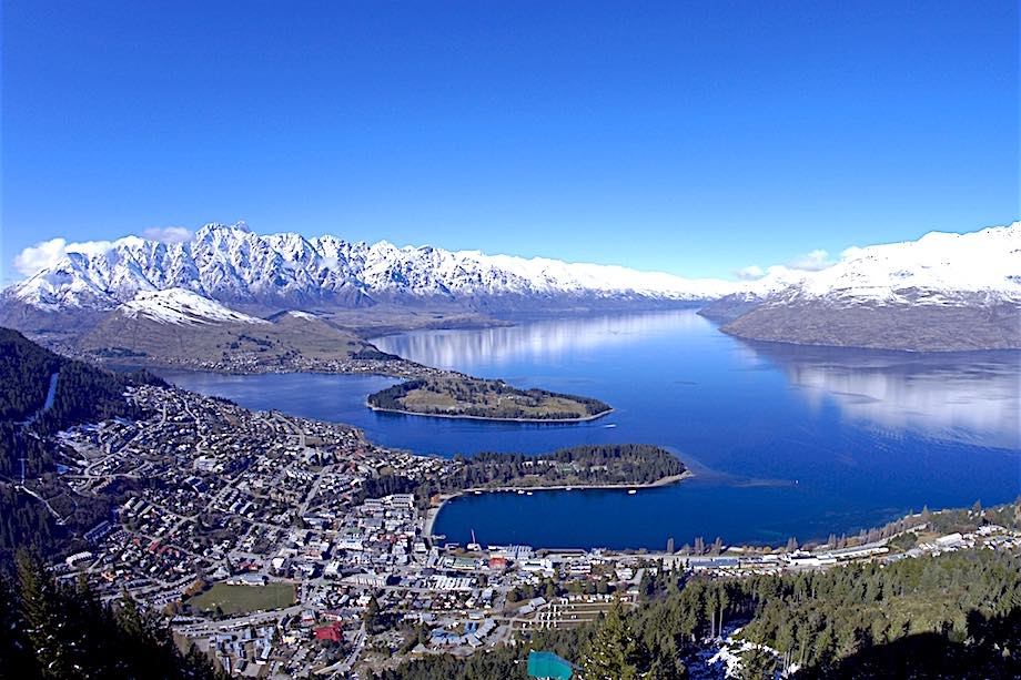 Panoramic-views-over-Queenstown-during-winter
