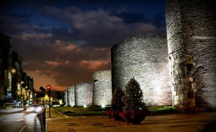 MURALLA-LUGO-NOCHE