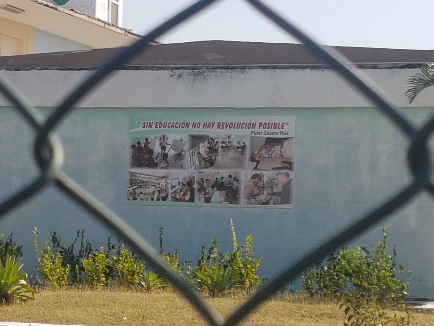 Cartel callejero en Cienfuegos